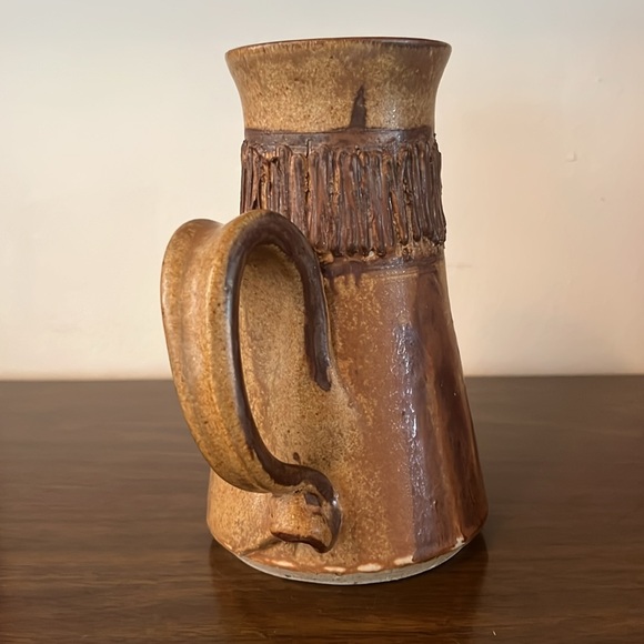 Vintage handmade pottery pitcher signed - Picture 3 of 10